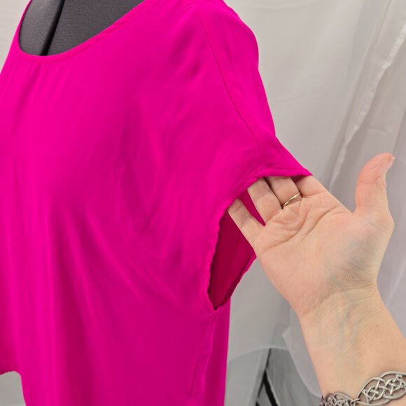 630-29 Torrid Hot Pink Georgette Ring-Back top blouse Size 1 (14/16) - Picture 4 of 12